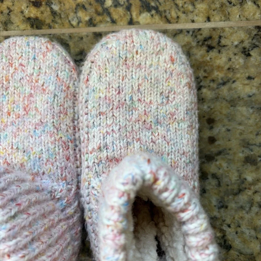 Bombas Pink/Multi Cable Knit Gripper Slippers Unisex Youth Kid Girl Shoes 11-13